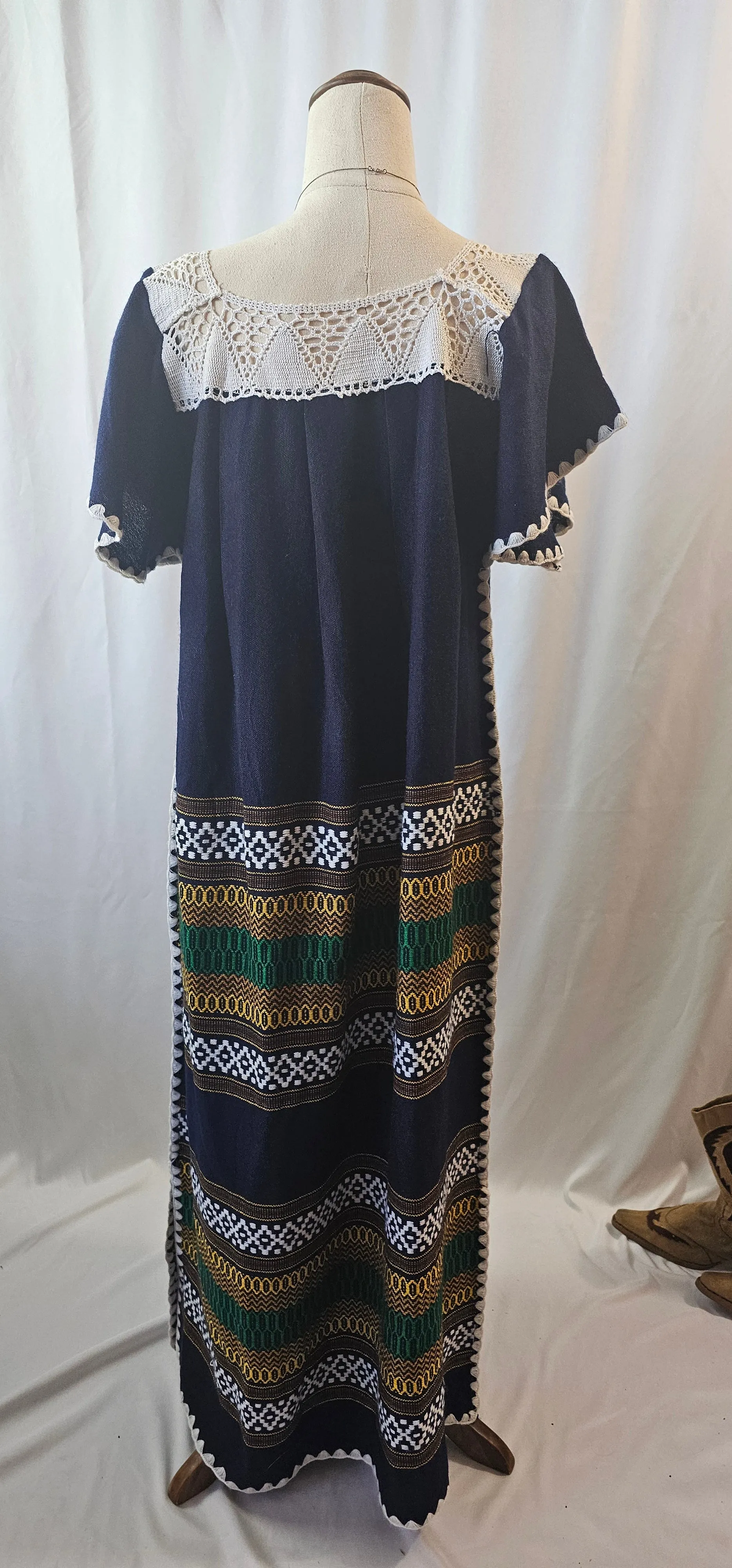 Embroidered Crochet yoke Equador dress Sz M 10/12