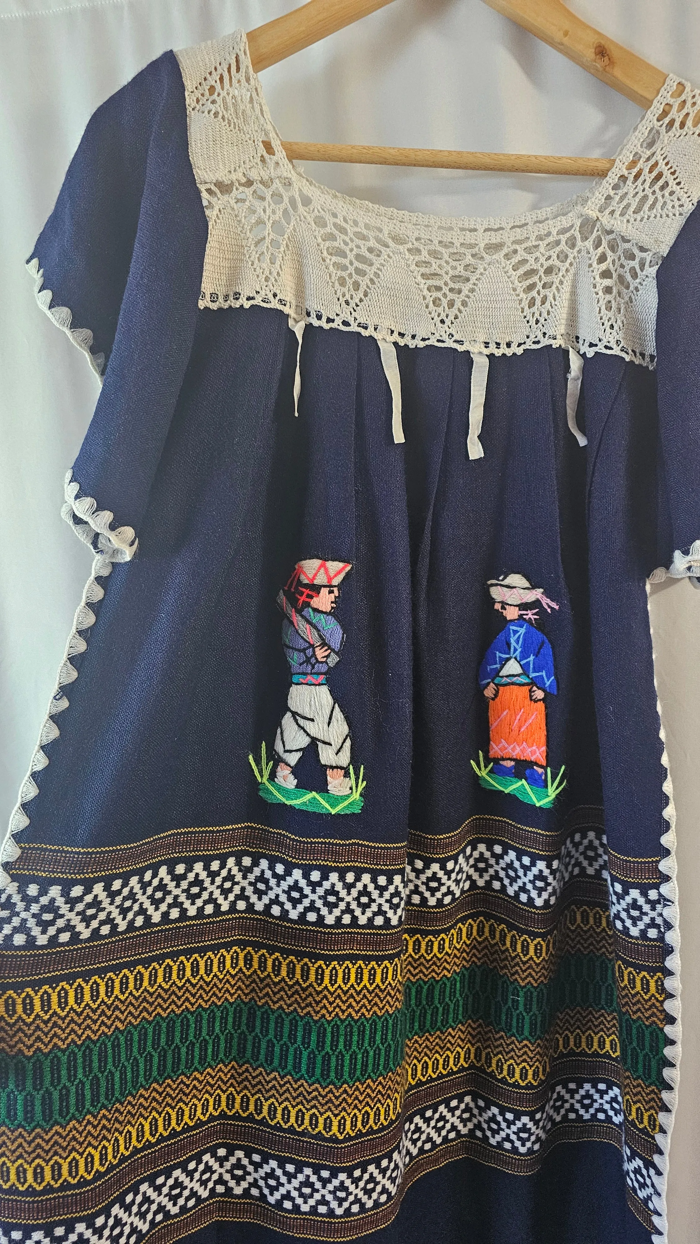 Embroidered Crochet yoke Equador dress Sz M 10/12