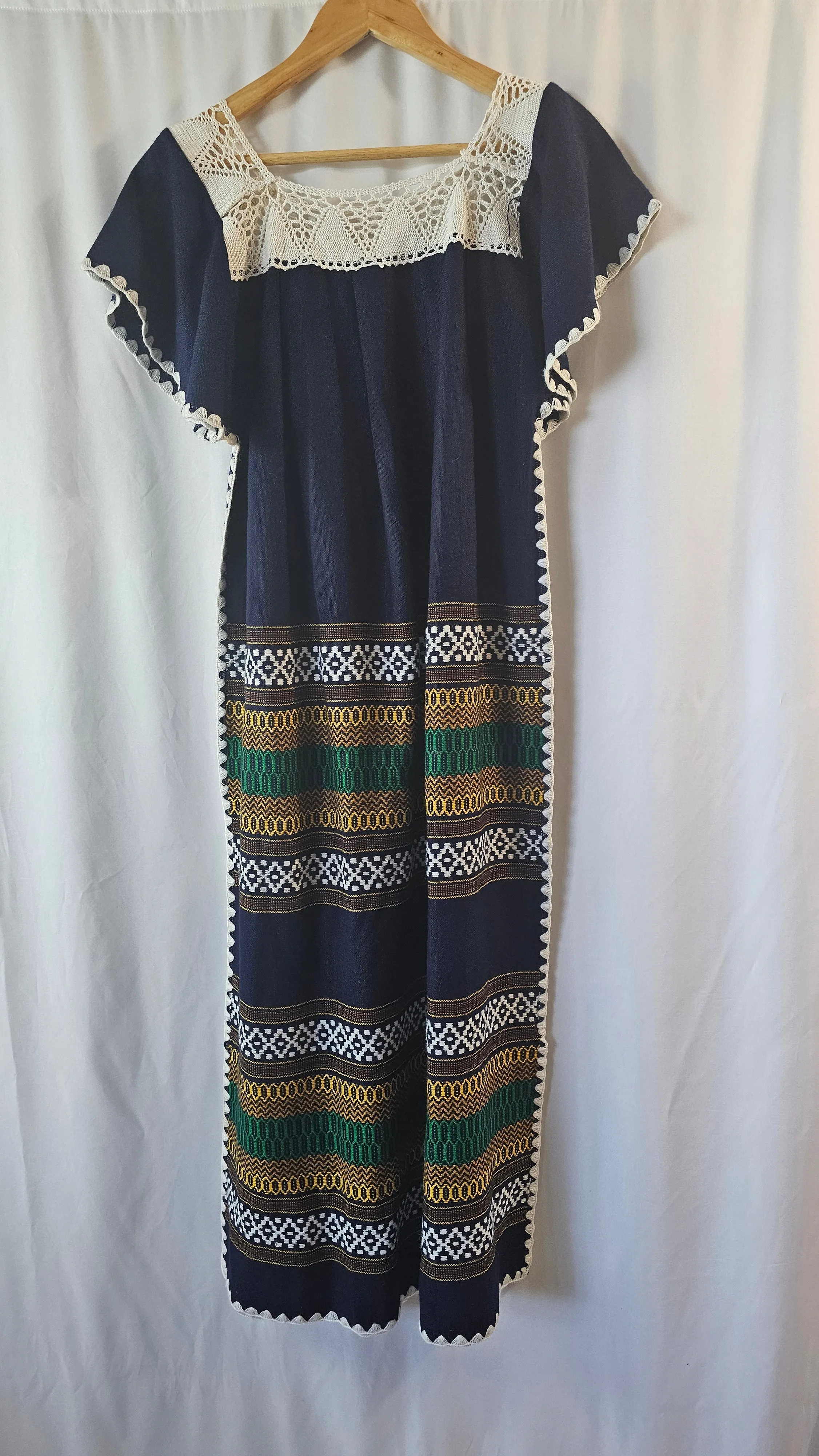 Embroidered Crochet yoke Equador dress Sz M 10/12