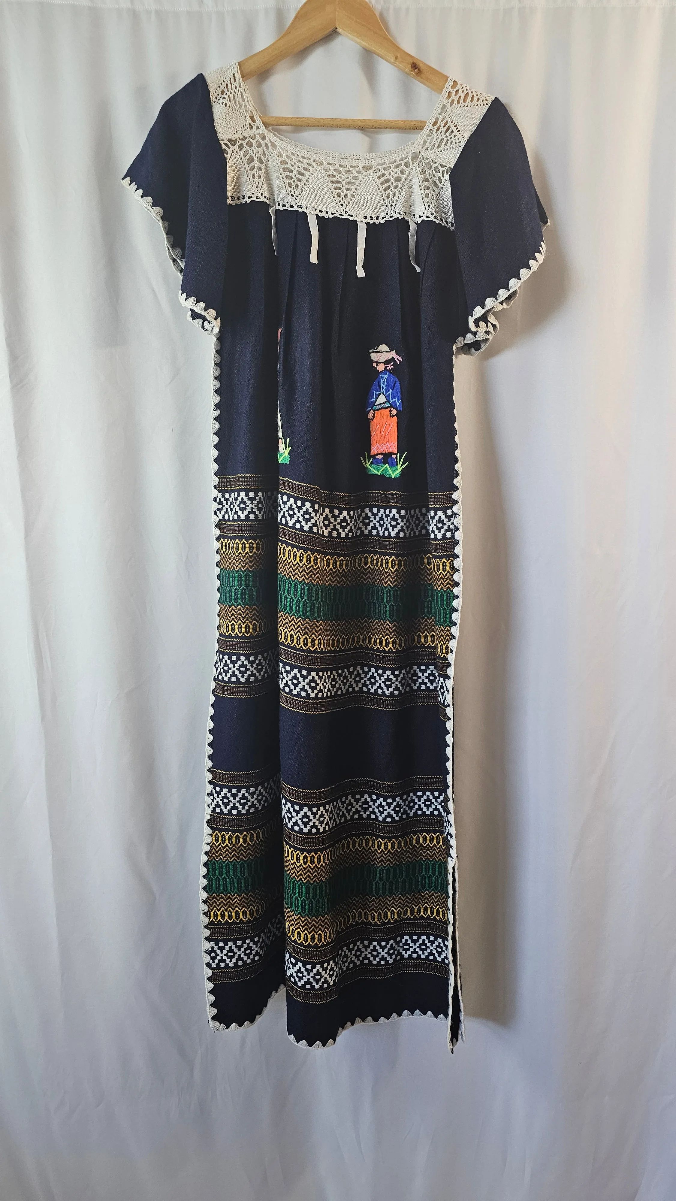 Embroidered Crochet yoke Equador dress Sz M 10/12