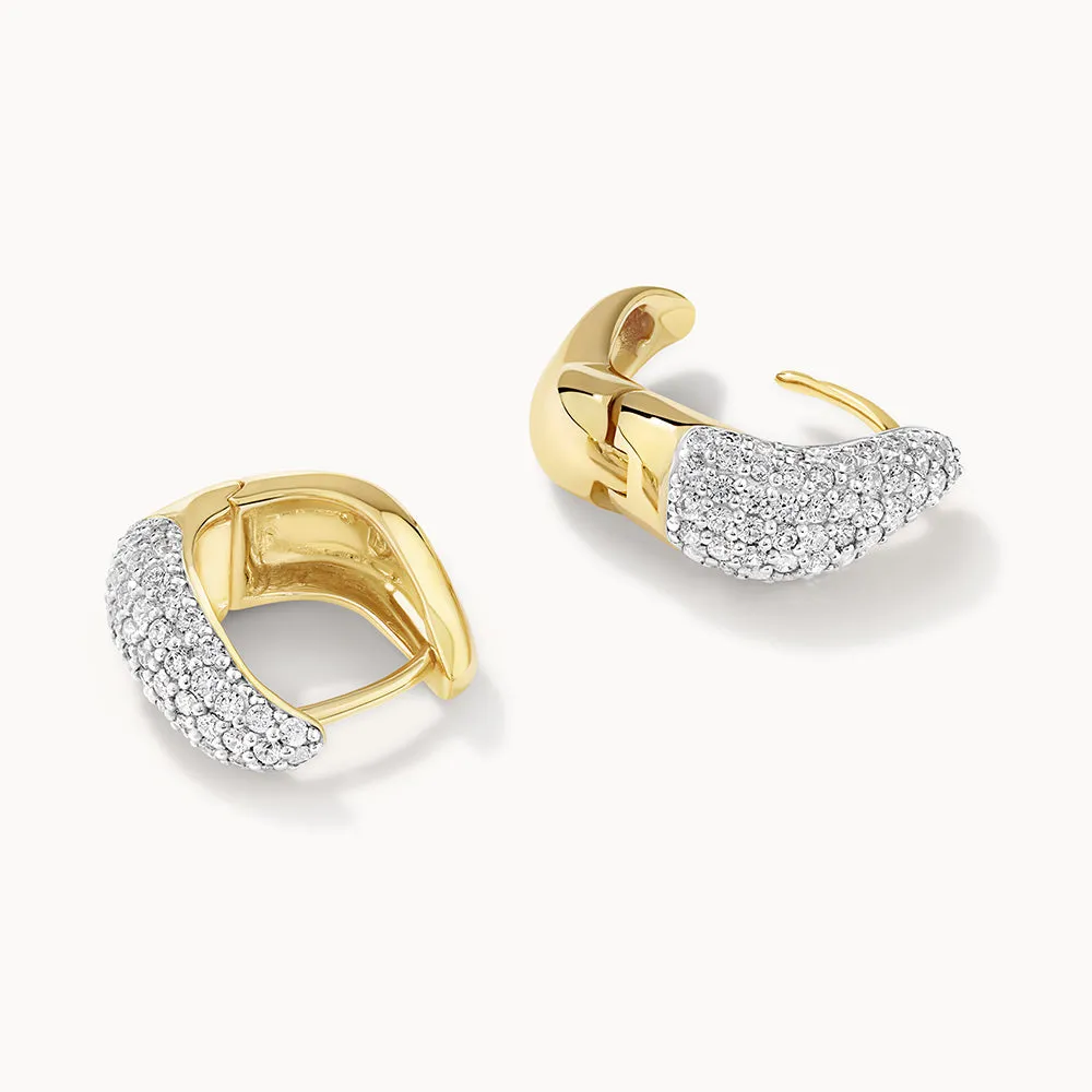 Midi White Topaz Pave Wave Huggies Dome in Gold