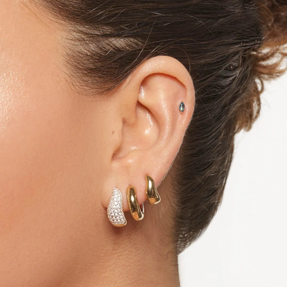 Midi White Topaz Pave Wave Huggies Dome in Gold