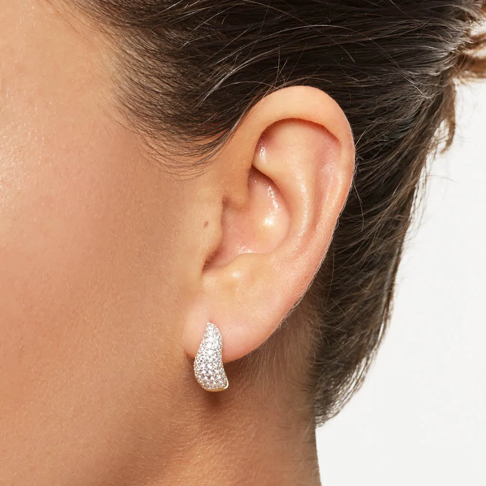 Midi White Topaz Pave Wave Huggies Dome in Gold