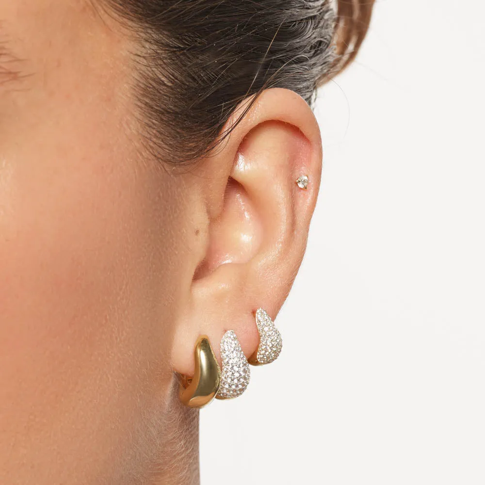 Midi White Topaz Pave Wave Huggies Dome in Gold
