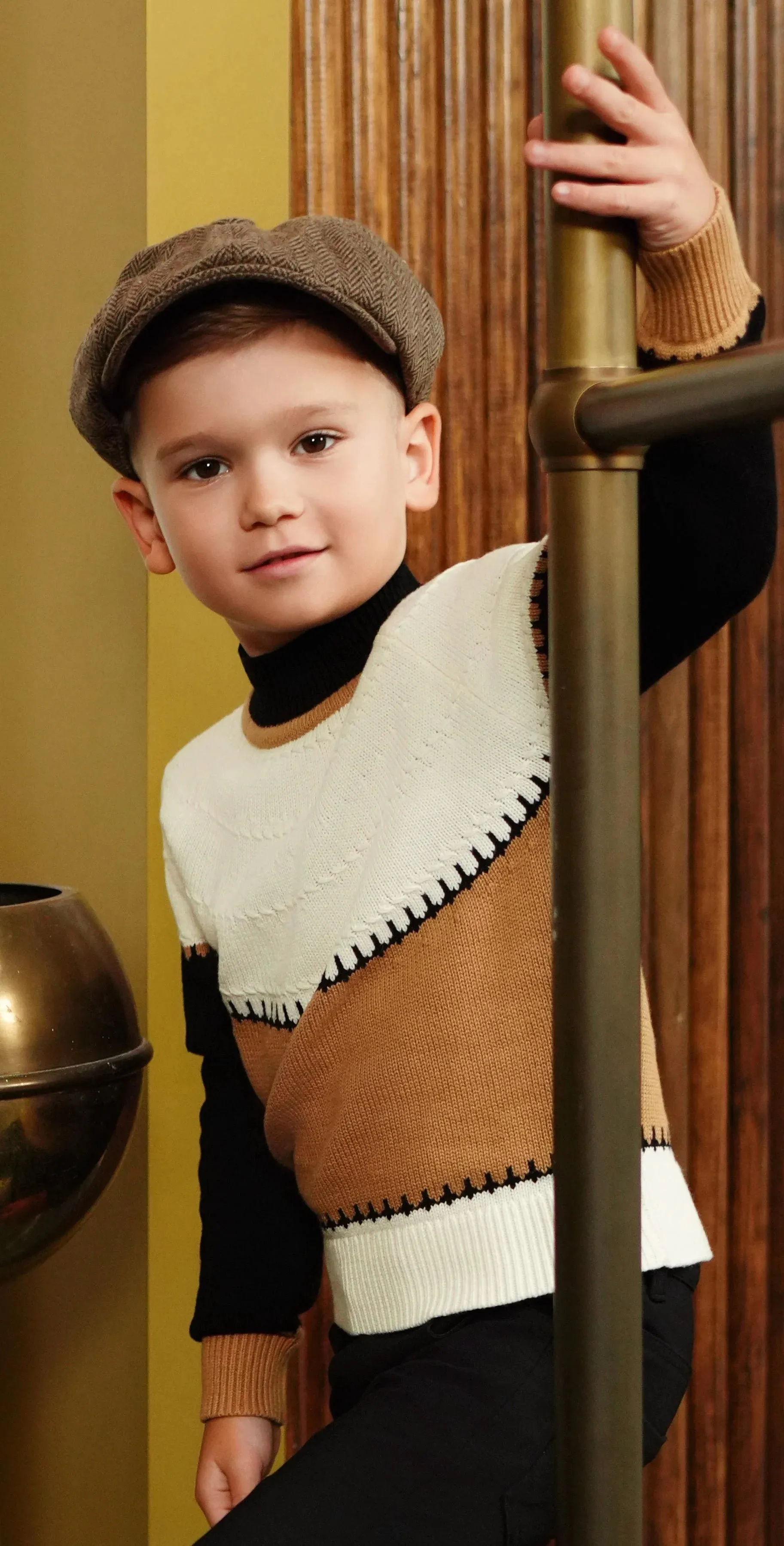MOTU Luke Sweater in Acorn