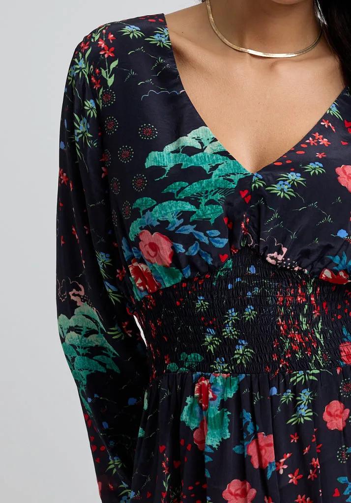 Pearl Ruched Waist Wonderland Print Midi Dress In Black